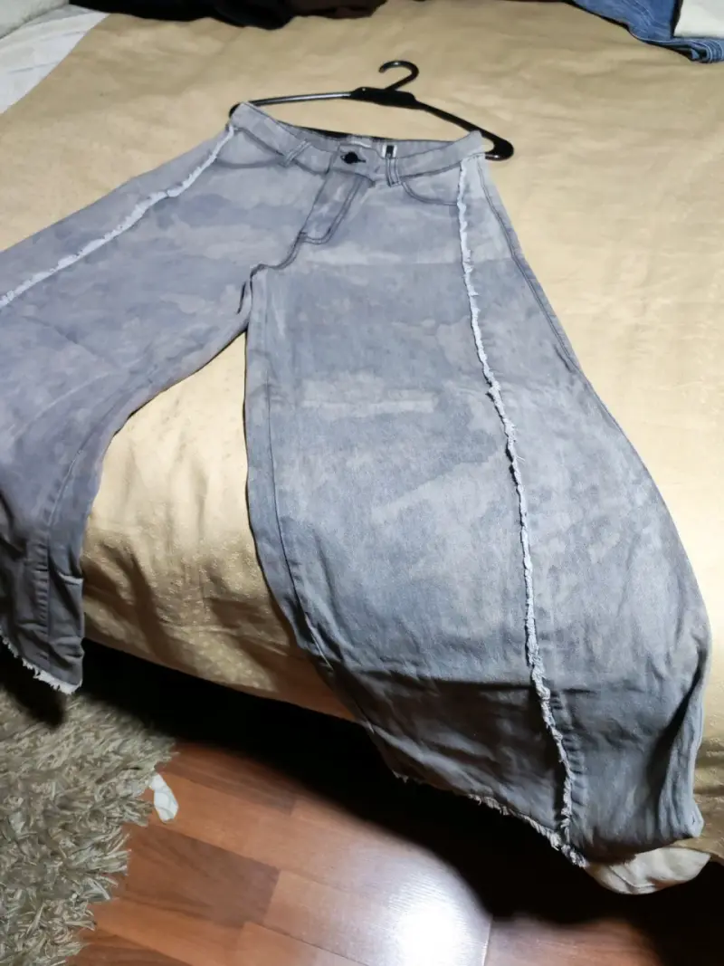 Jeans anchos grises con diseño desgastado - 4
