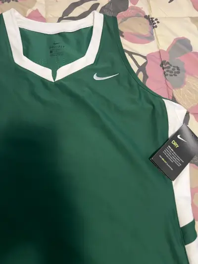 Polera deportiva Nike Dri-FIT verde - miniatura 2