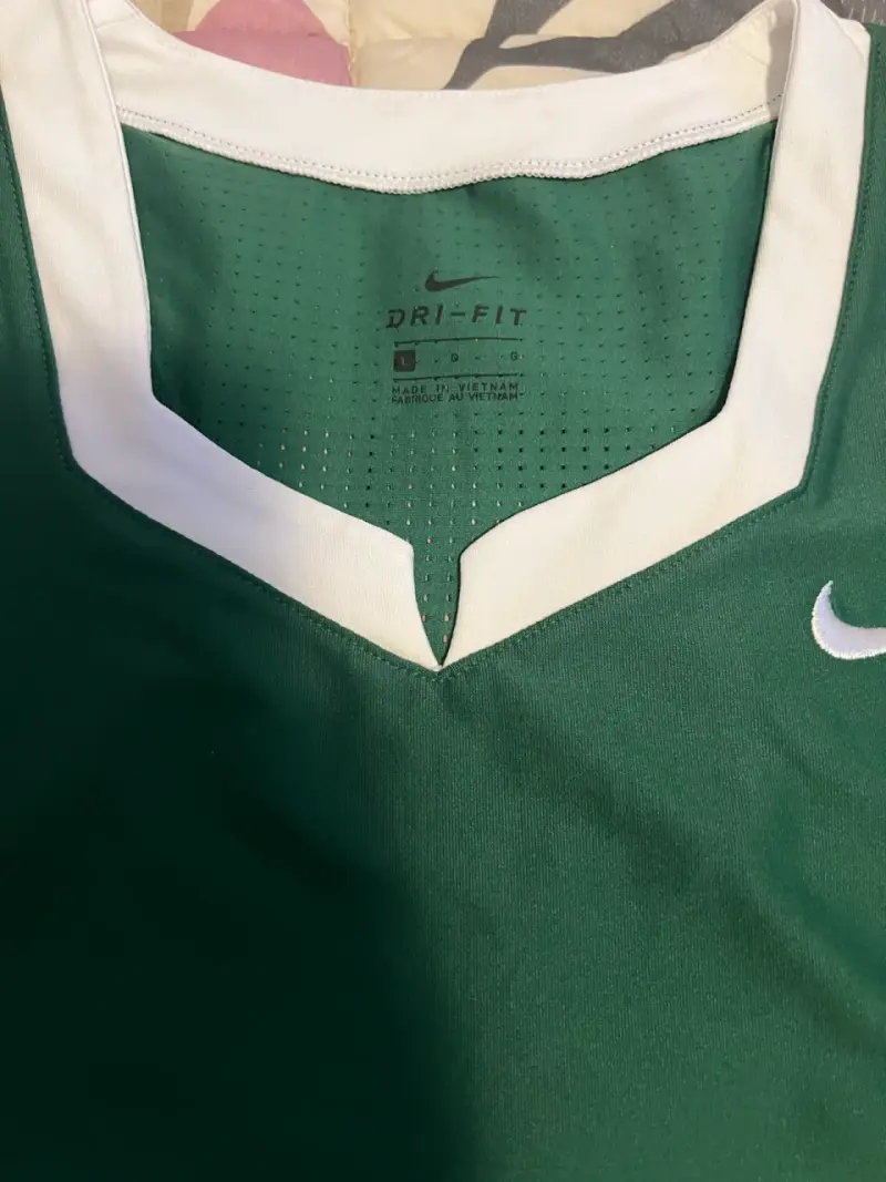 Polera deportiva Nike Dri-FIT verde - 3