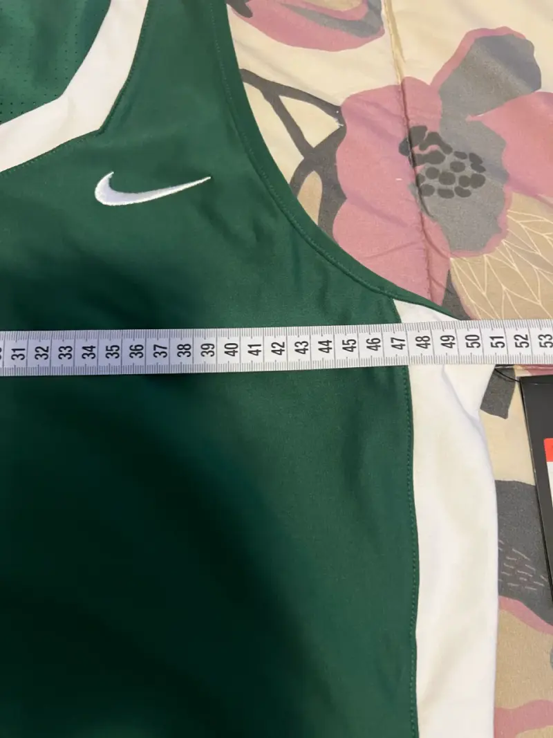 Polera deportiva Nike Dri-FIT verde - 4