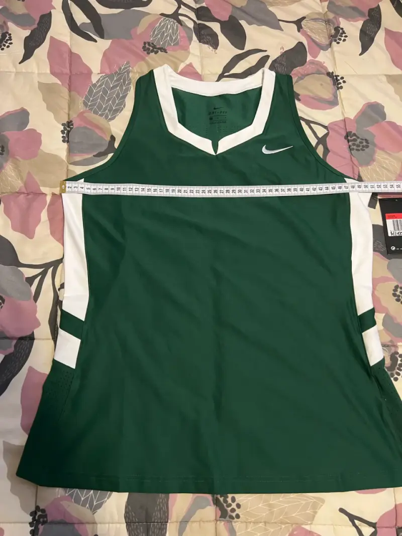 Polera deportiva Nike Dri-FIT verde - 5