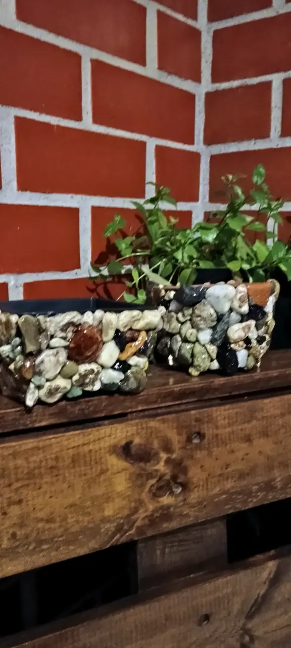 Macetero decorativo con piedras naturales - 2