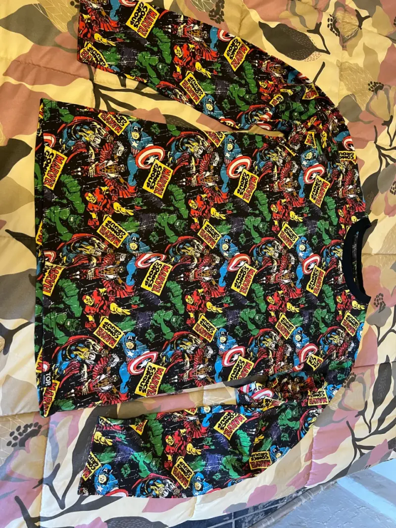 Polera Marvel Comics estampado colorido - 2