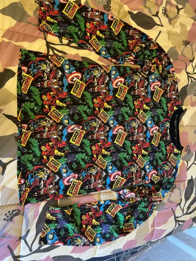 Polera Marvel Comics estampado colorido - miniatura 2