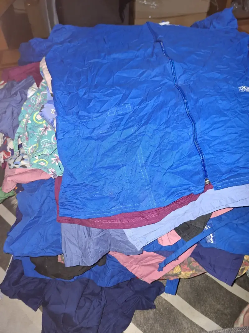Fardo de 160 piezas de ropa clínica - 2