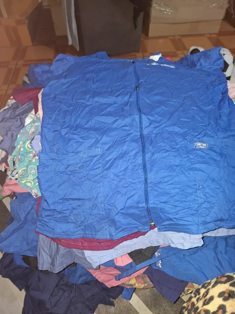 Fardo de 160 piezas de ropa clínica - 3