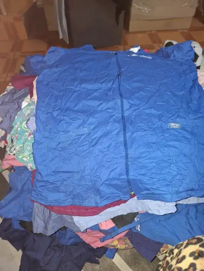 Fardo de 160 piezas de ropa clínica - miniatura 3