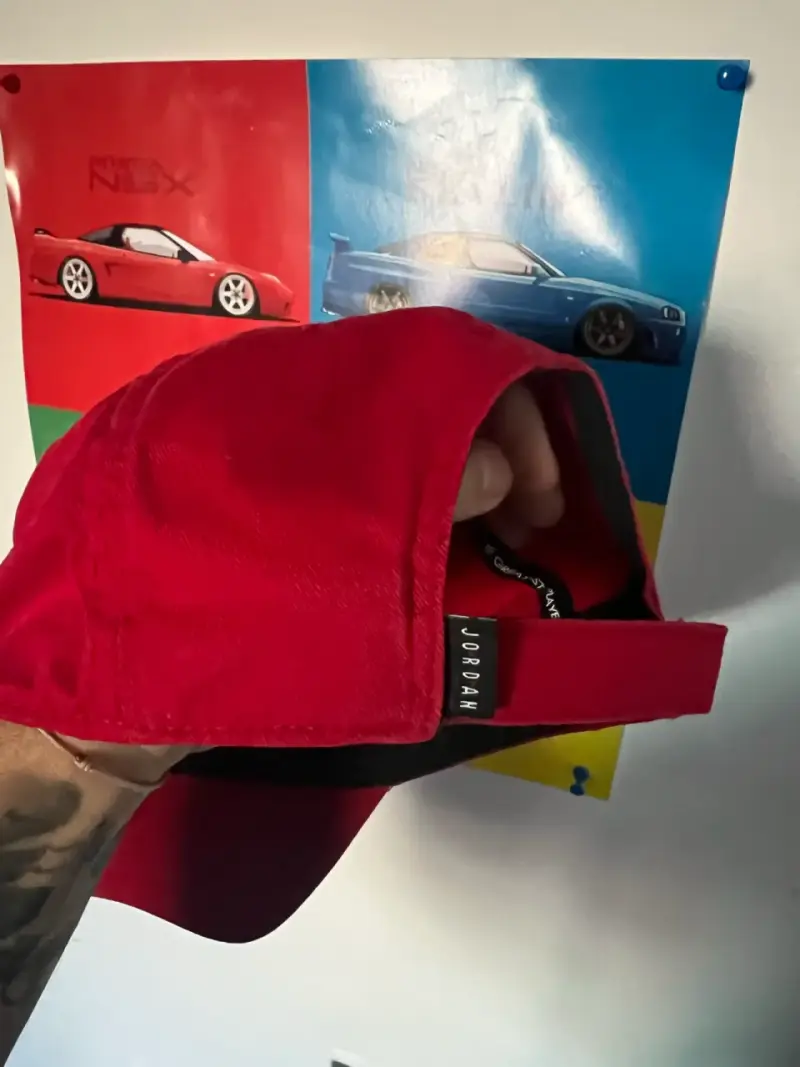 Gorra roja Jordan con logo bordado - 2