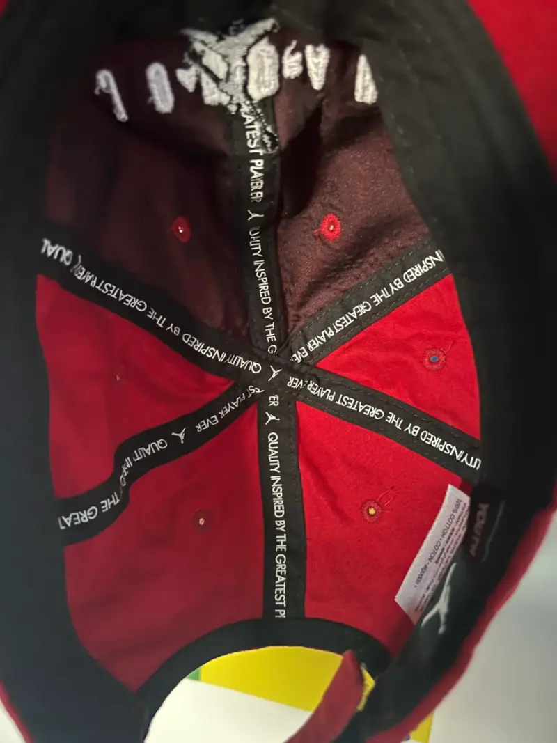 Gorra roja Jordan con logo bordado - 3