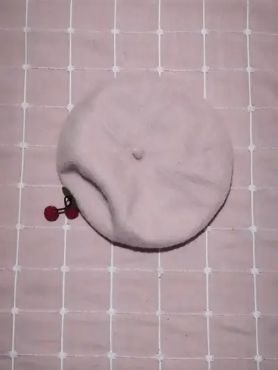 Boina lanilla rosa con cerezas - miniatura 2