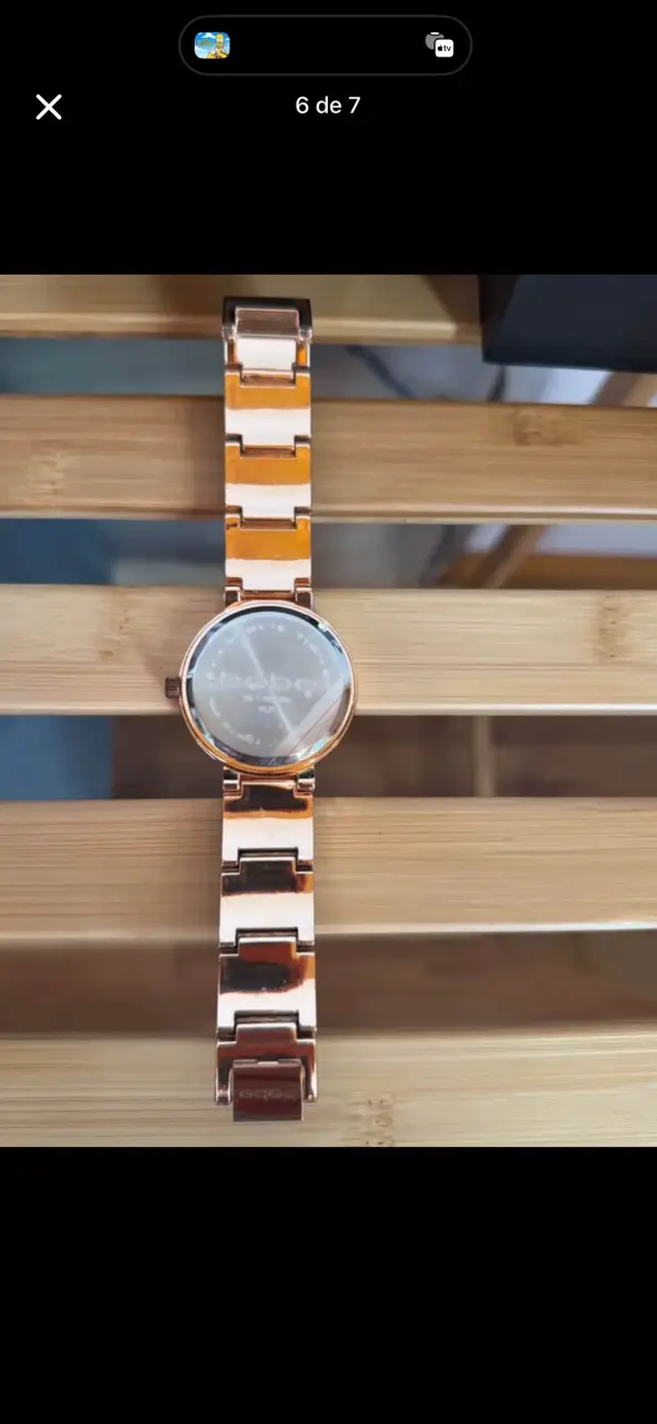 Reloj de pulsera dorado con cristales - 3