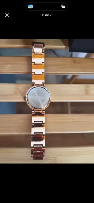Reloj de pulsera dorado con cristales - miniatura 3