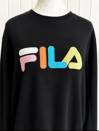 Polerón negro Fila con logo colorido - miniatura 2