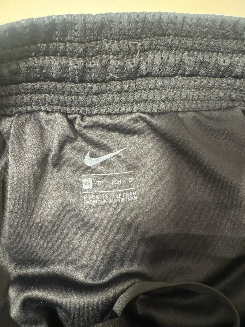 Short deportivo negro Nike para mujer - 5