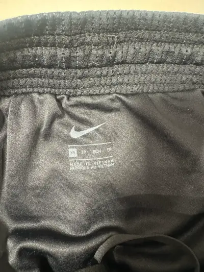 Short deportivo negro Nike para mujer - miniatura 5