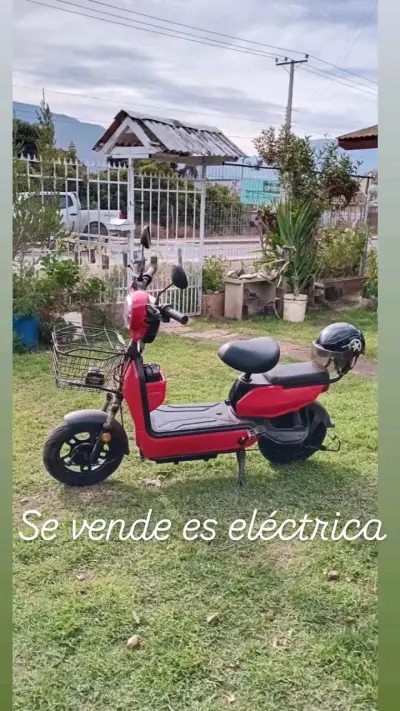 Scooter eléctrica roja con canasto - miniatura 1