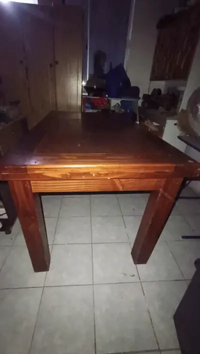 Mesa de madera rústica en buen estado - miniatura 2