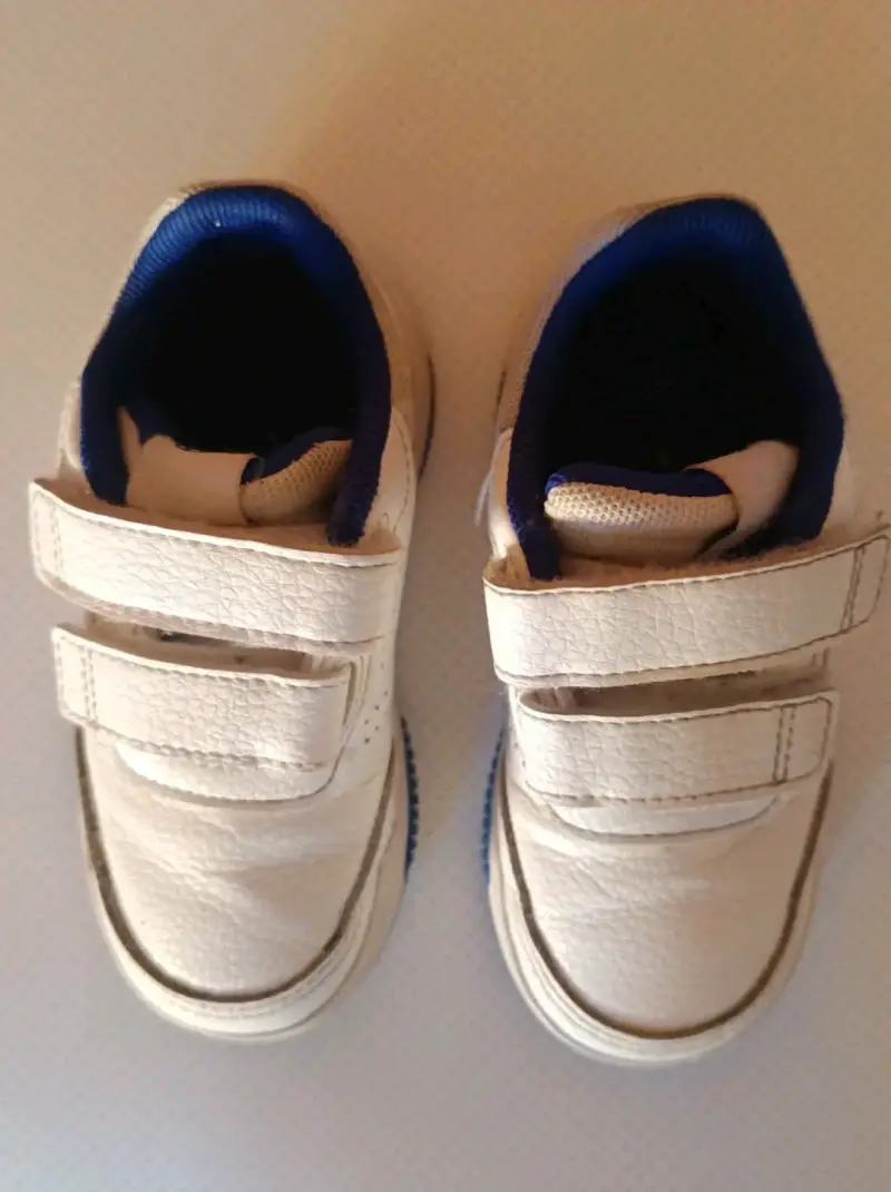 Zapatillas blancas para niños con velcro - 1