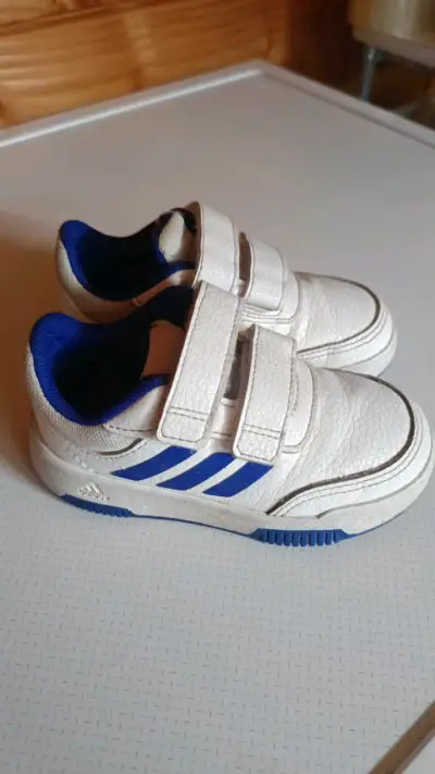 Zapatillas blancas para niños con velcro - miniatura 2
