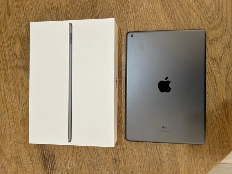 iPad Apple con caja original - 1