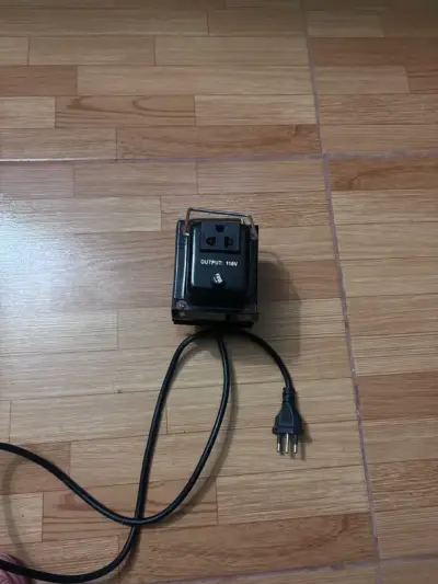 Transformador de voltaje 220V a 110V - miniatura 1