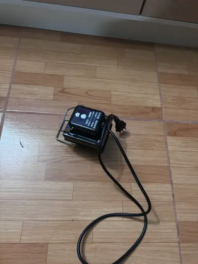 Transformador de voltaje 220V a 110V - miniatura 3