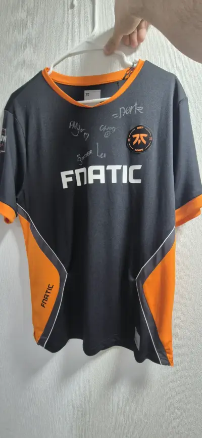 Polera Fnatic firmada negra y naranja - miniatura 1