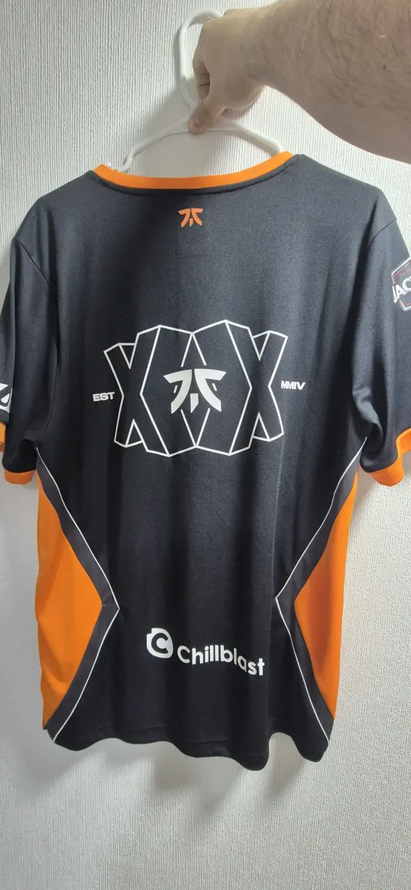 Polera Fnatic firmada negra y naranja - 2