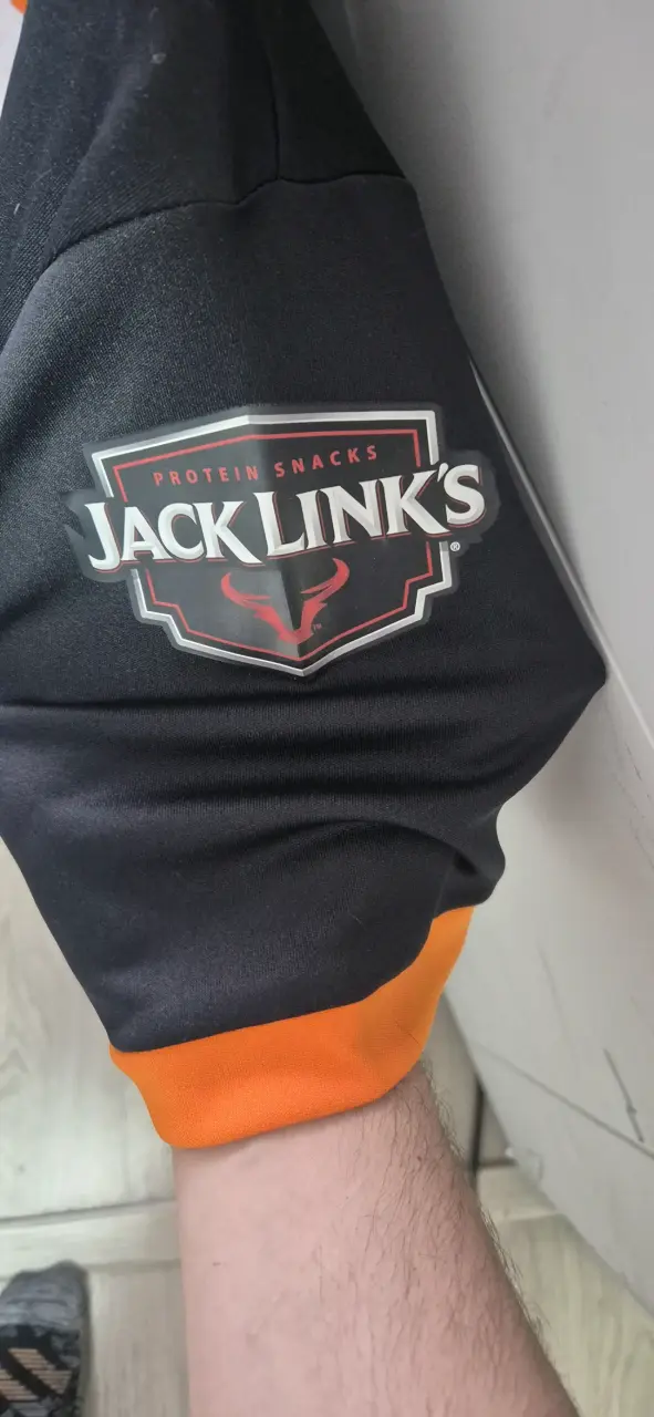 Polera Fnatic firmada negra y naranja - 4