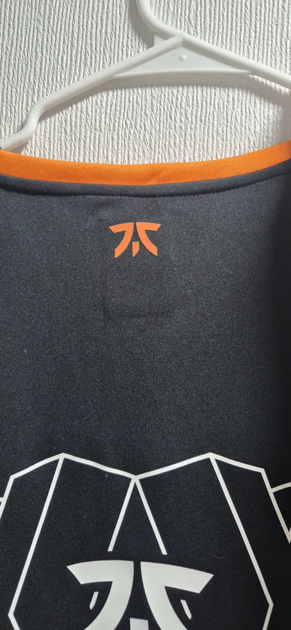 Polera Fnatic firmada negra y naranja - 5