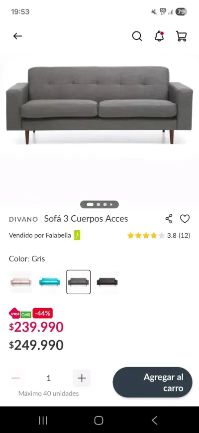 Sofá gris con cojines decorativos - miniatura 2