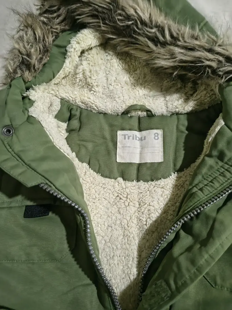 Parka verde con capucha de piel sintética - 2