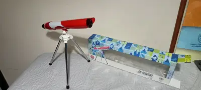Telescopio con pedestal rojo y blanco - miniatura 1