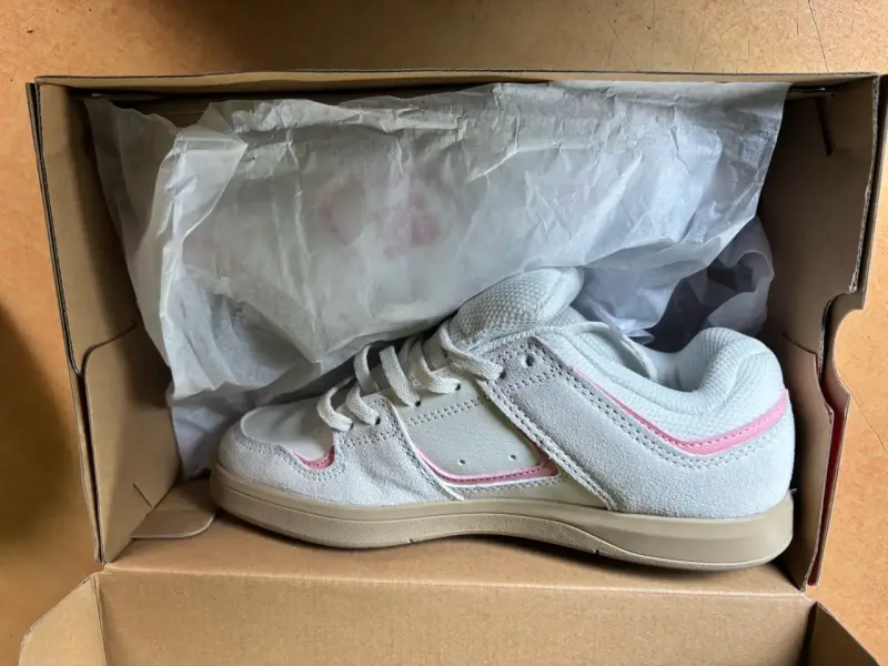 Zapatillas DC Shoes blancas y rosadas - 4