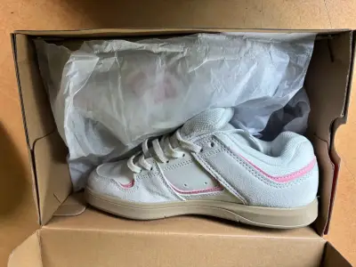 Zapatillas DC Shoes blancas y rosadas - miniatura 4