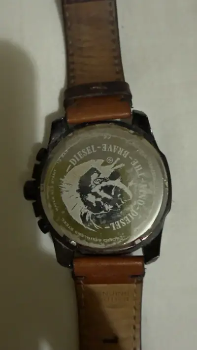 Reloj de pulsera con correa de cuero - miniatura 2