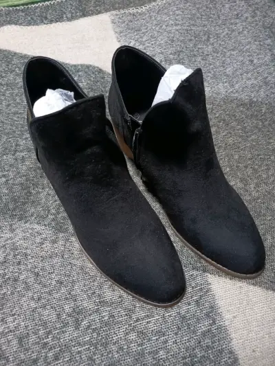 Botines negros de gamuza con tacón - miniatura 2