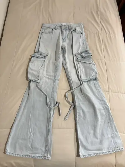 Pantalones cargo de mezclilla claros - miniatura 1