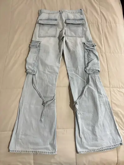 Pantalones cargo de mezclilla claros - miniatura 3