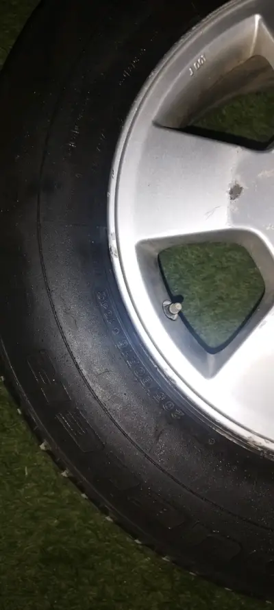 Llanta de aleación con neumático 205/70R16 - miniatura 1