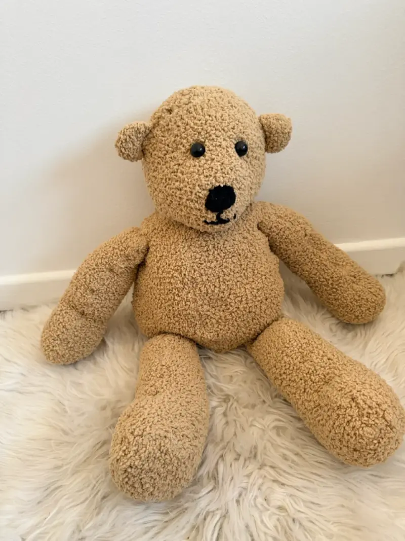 Osito de peluche beige suave