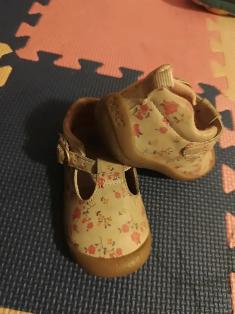 Zapatos de bebé con diseño floral - 2