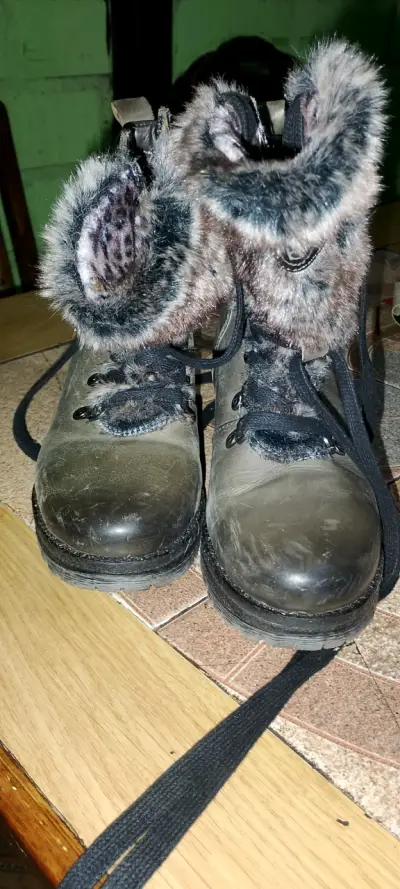 Botas de invierno con forro de piel sintética - miniatura 1