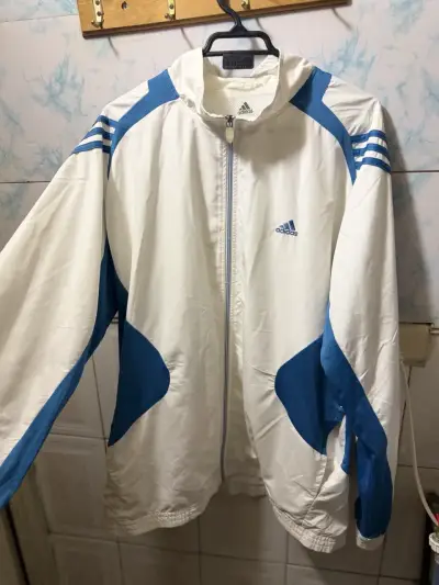 Chaqueta deportiva Adidas blanca y azu - miniatura 1