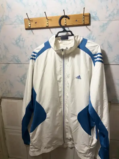 Chaqueta deportiva Adidas blanca y azu - miniatura 3