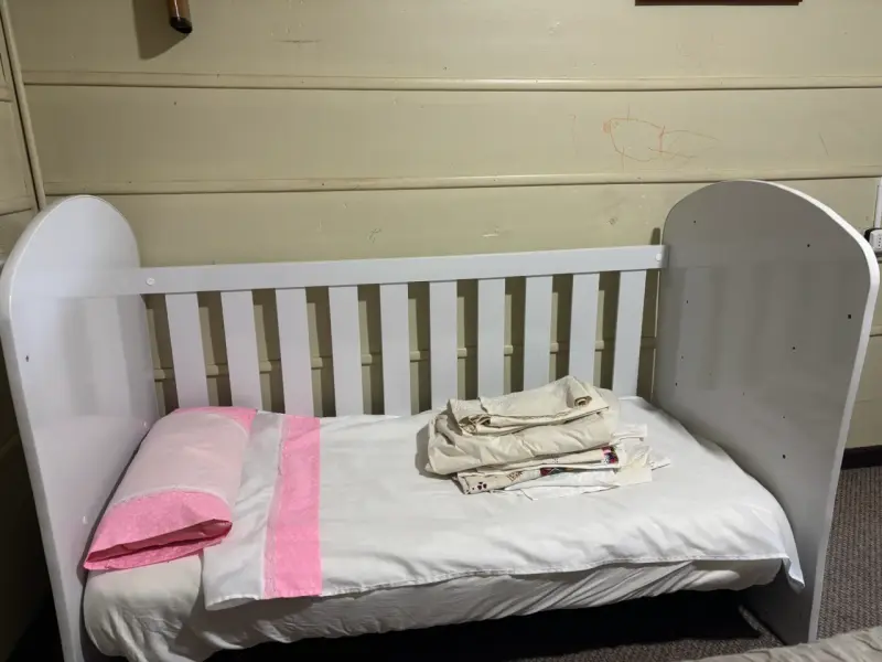 Cuna de madera blanca para bebé - 2