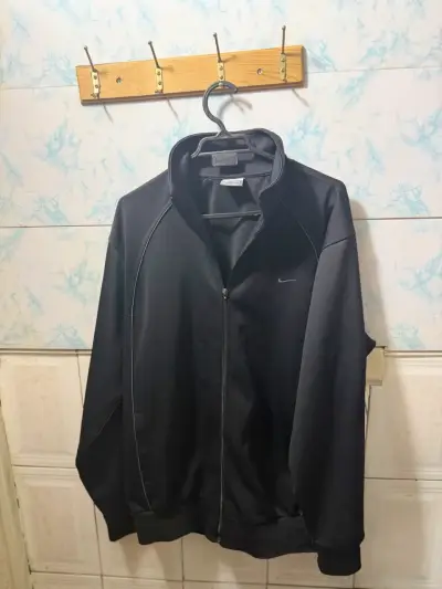 Chaqueta deportiva negra Nike  con cierre - miniatura 2