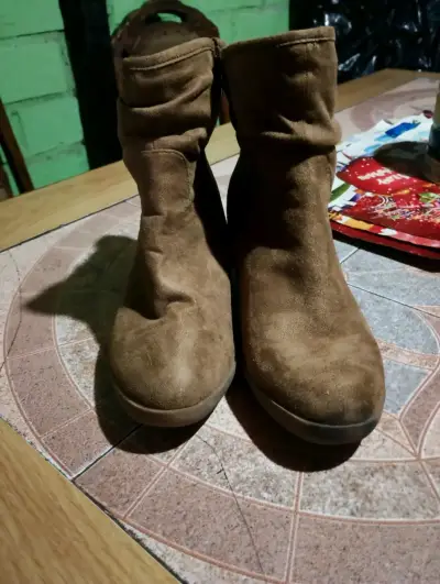 Botines de gamuza marrón para mujer - miniatura 1