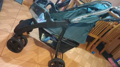 Coche de bebé verde - miniatura 1