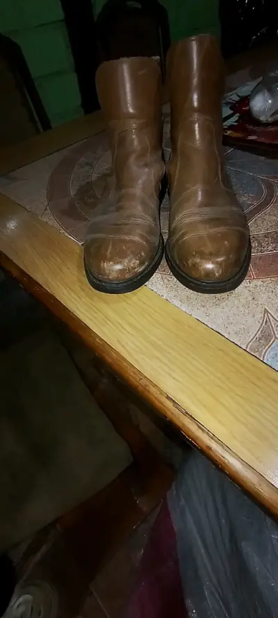 Botas de cuero marrón usadas - miniatura 1